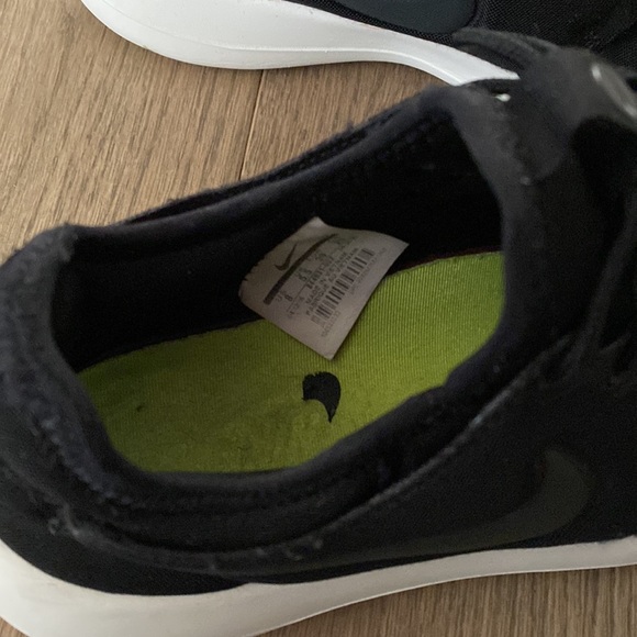 Nike Roshe Original Sneakers - Picture 2 of 8